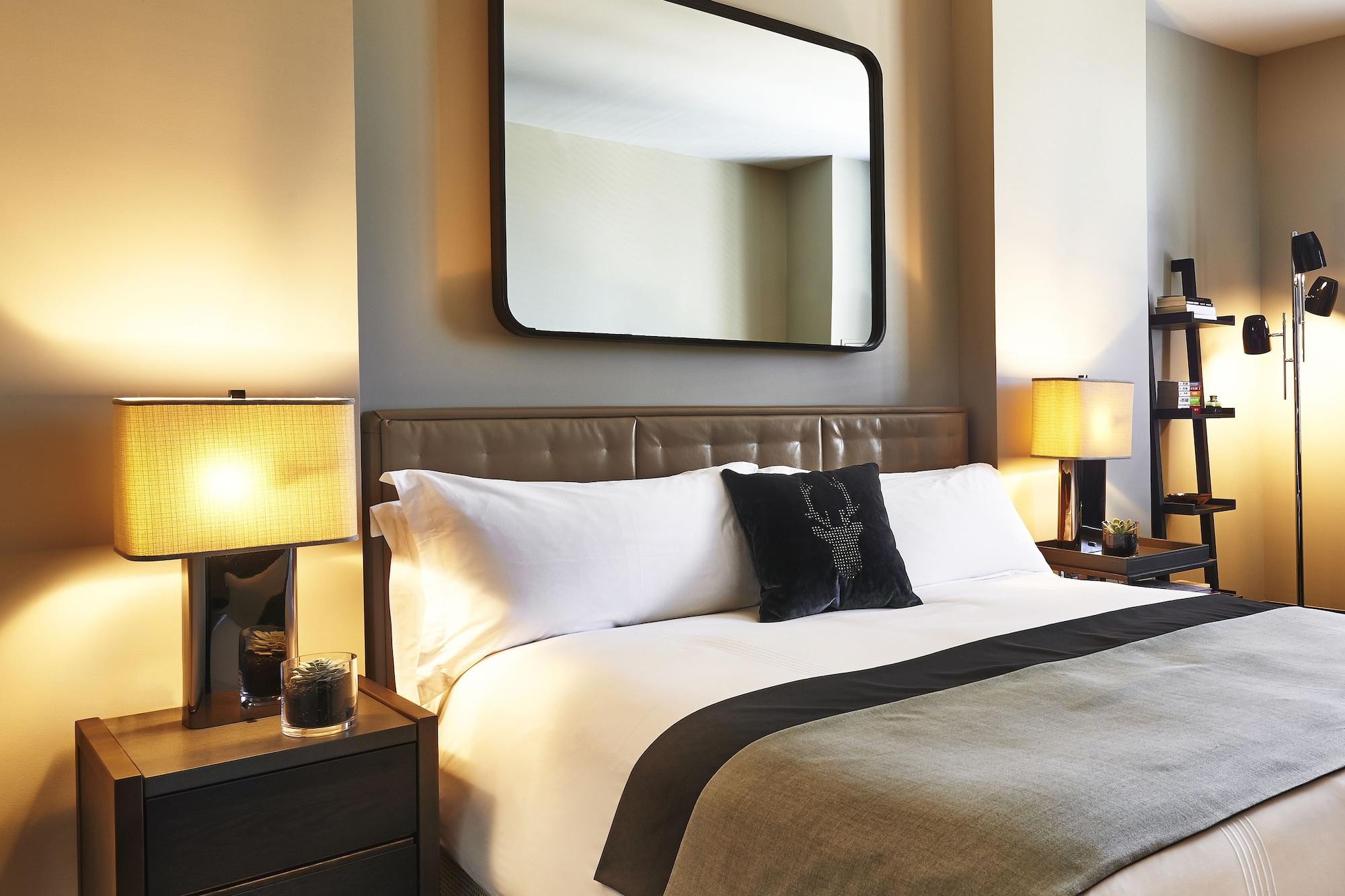 โรงแรมซิกซ์ตี้ โซโห นิวยอร์ก ภายนอก รูปภาพ A bedroom at the hotel