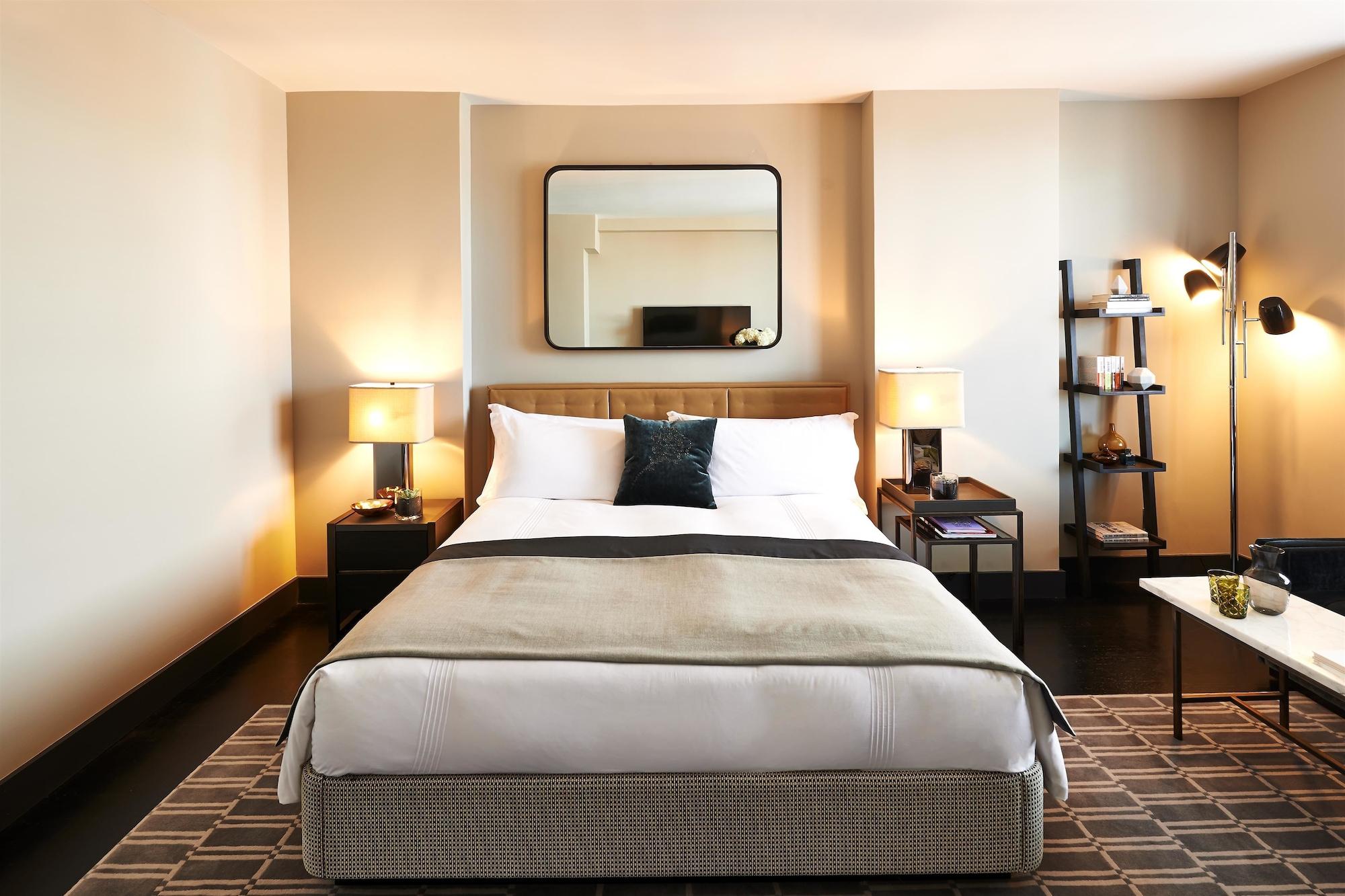 โรงแรมซิกซ์ตี้ โซโห นิวยอร์ก ภายนอก รูปภาพ A bedroom at the hotel